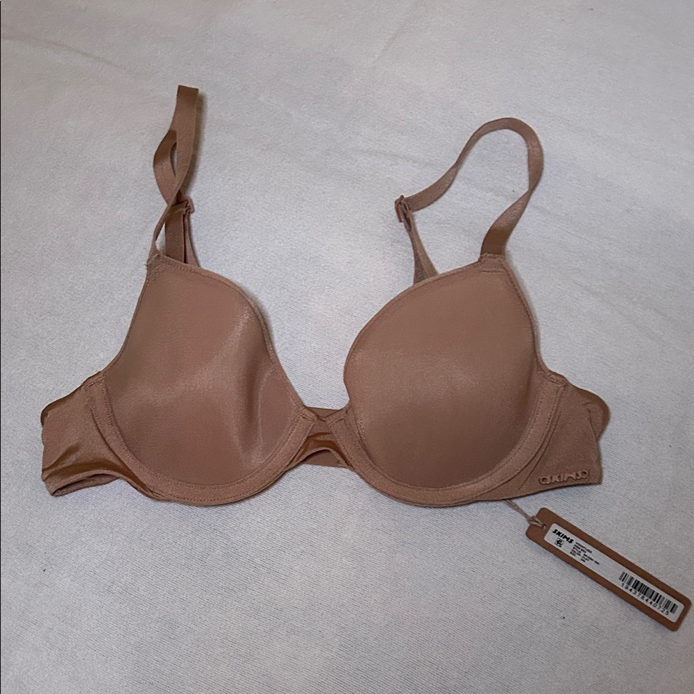 SKIMS weightless demi bra - Picture 3 of 7
